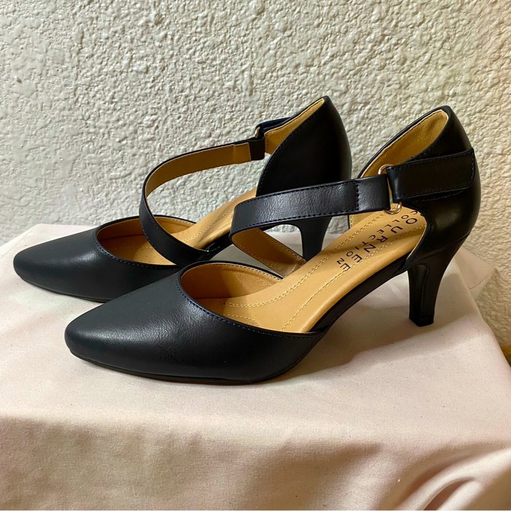 Journey Collection Navy Women's heels - Picture 3 of 6
